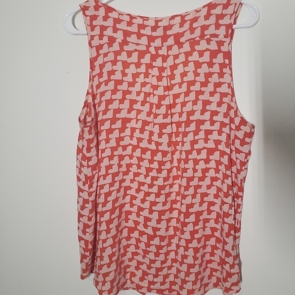 𝅺gap sleeveless blouse,,light, button front - Picture 6 of 7